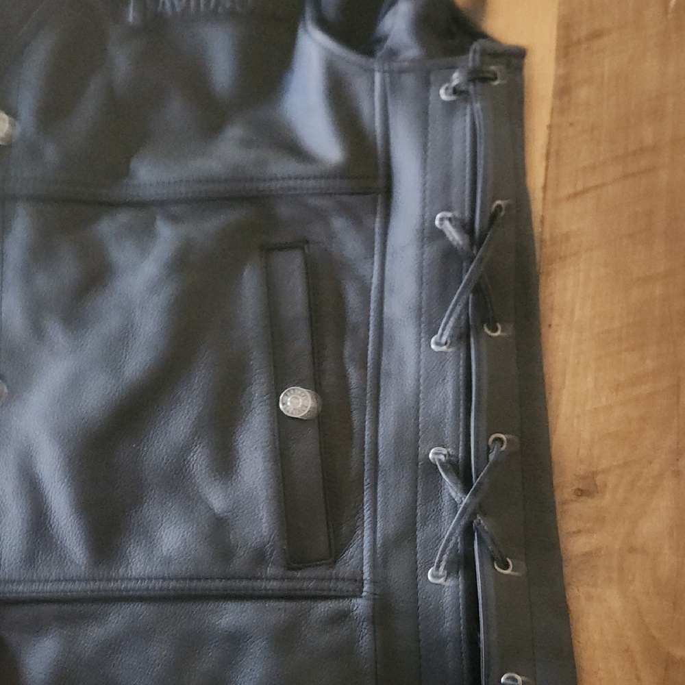Harley-Davidson Black Leather Vest with Embossed Logo - Picture 7 of 9